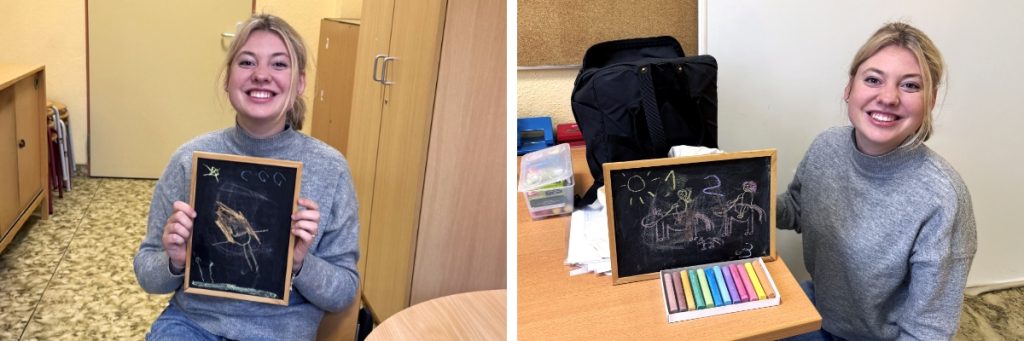 Sonderpädagogik-Studentin Lara Schreck hält in dieser Collage aus zwei Fotos jeweils eine kleine Kreidetafel hoch, auf der sie als Lehrende einmal als Kopffüßlerin gezeichnet wurde und auf der auf dem anderen Bild die Arbeitsergebnisse dokumentiert wurden.